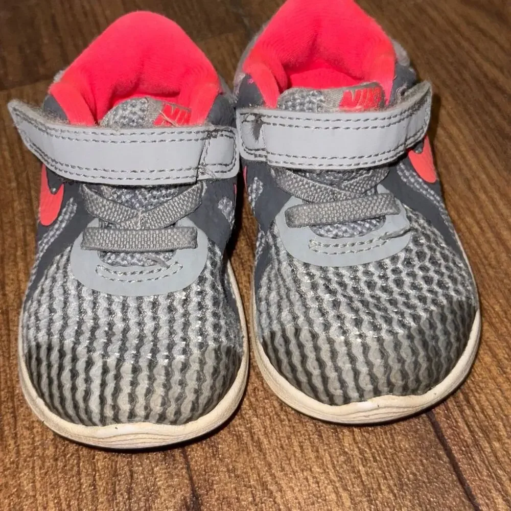 Nike Revolution 5 Toddler Shoes Size 4C Gray Pink Athletic Sneakers GUC - Picture 2 of 5